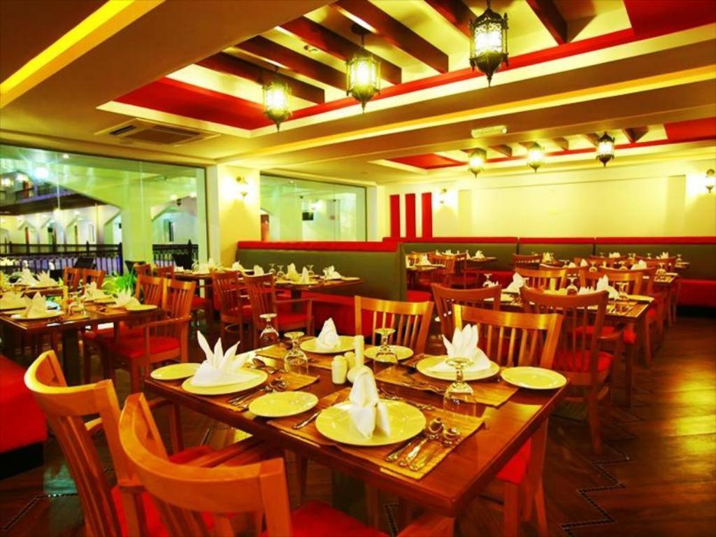 Johny International Hotel Muskat Eksteriør bilde